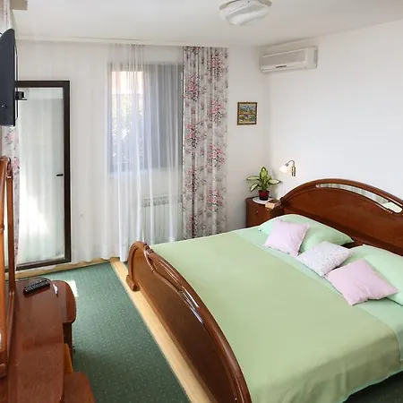 Rooms Cvetka Guest house