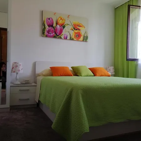 Rooms Cvetka Guest house